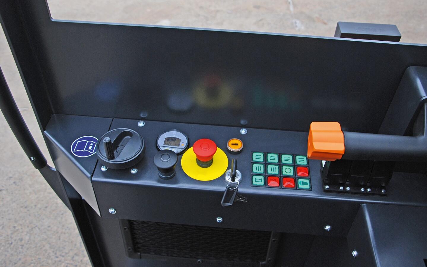 System sterowania wielokierunkowego bocznego wózka widłowego BasiX marki HUBTEX