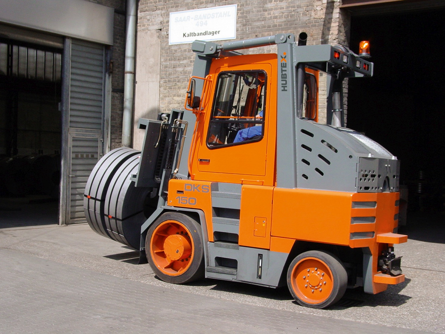 HUBTEX heavy-duty compact frontlifts