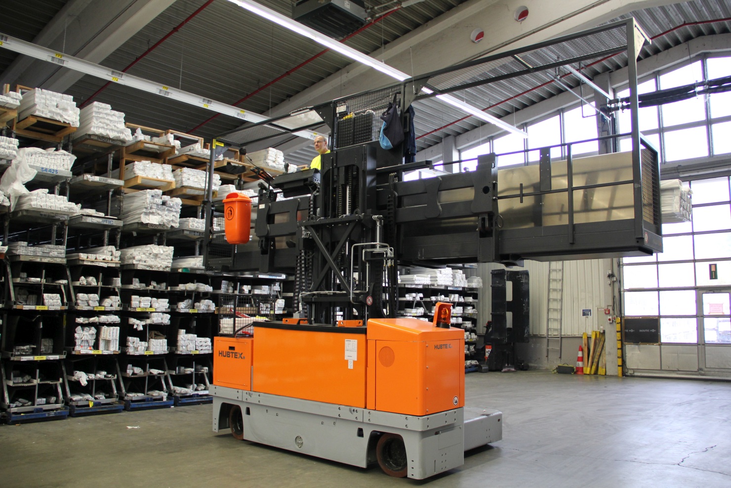 Electric multidirectional sideloader with attached order picking platform