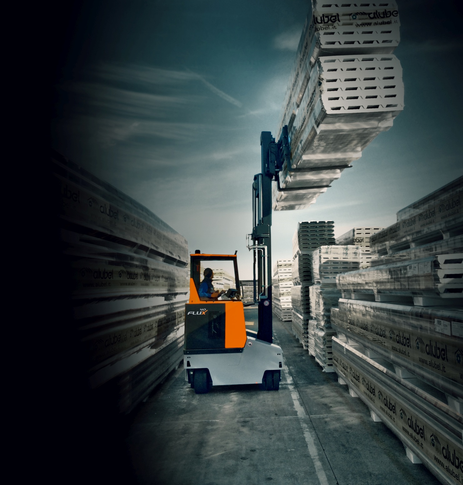 Akumulatorowy wózek widłowy z przeciwwagą FluX marki HUBTEX