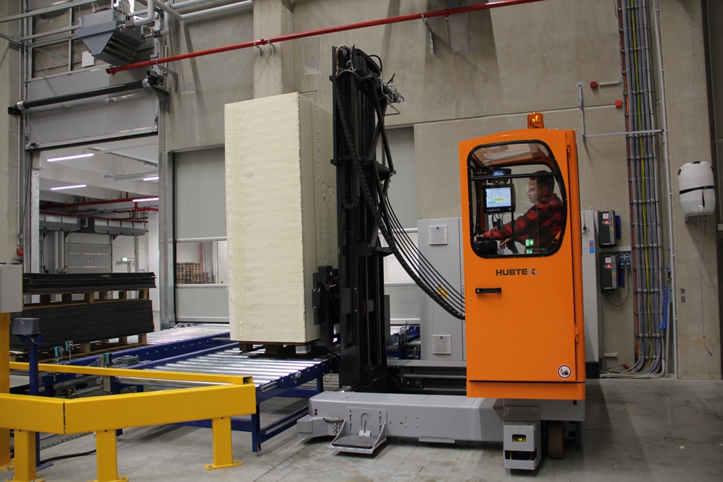 Transporting plastic using an ESTL from HUBTEX