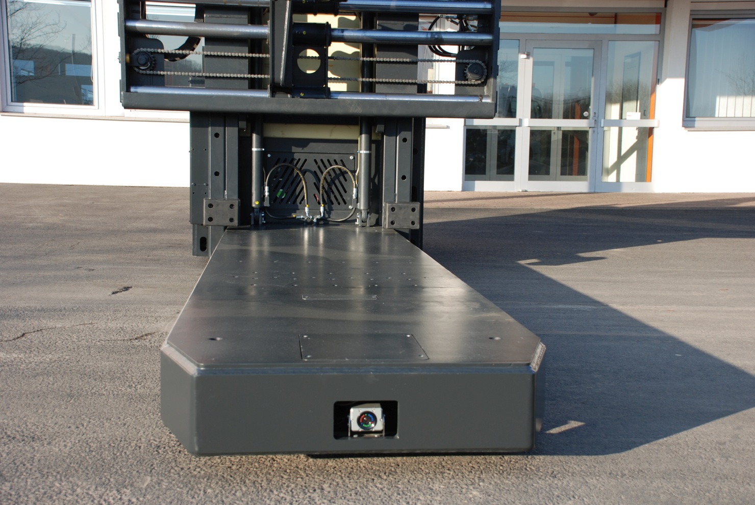 le système de caméra pour surveiller les fourches lors du levage de charges en verre