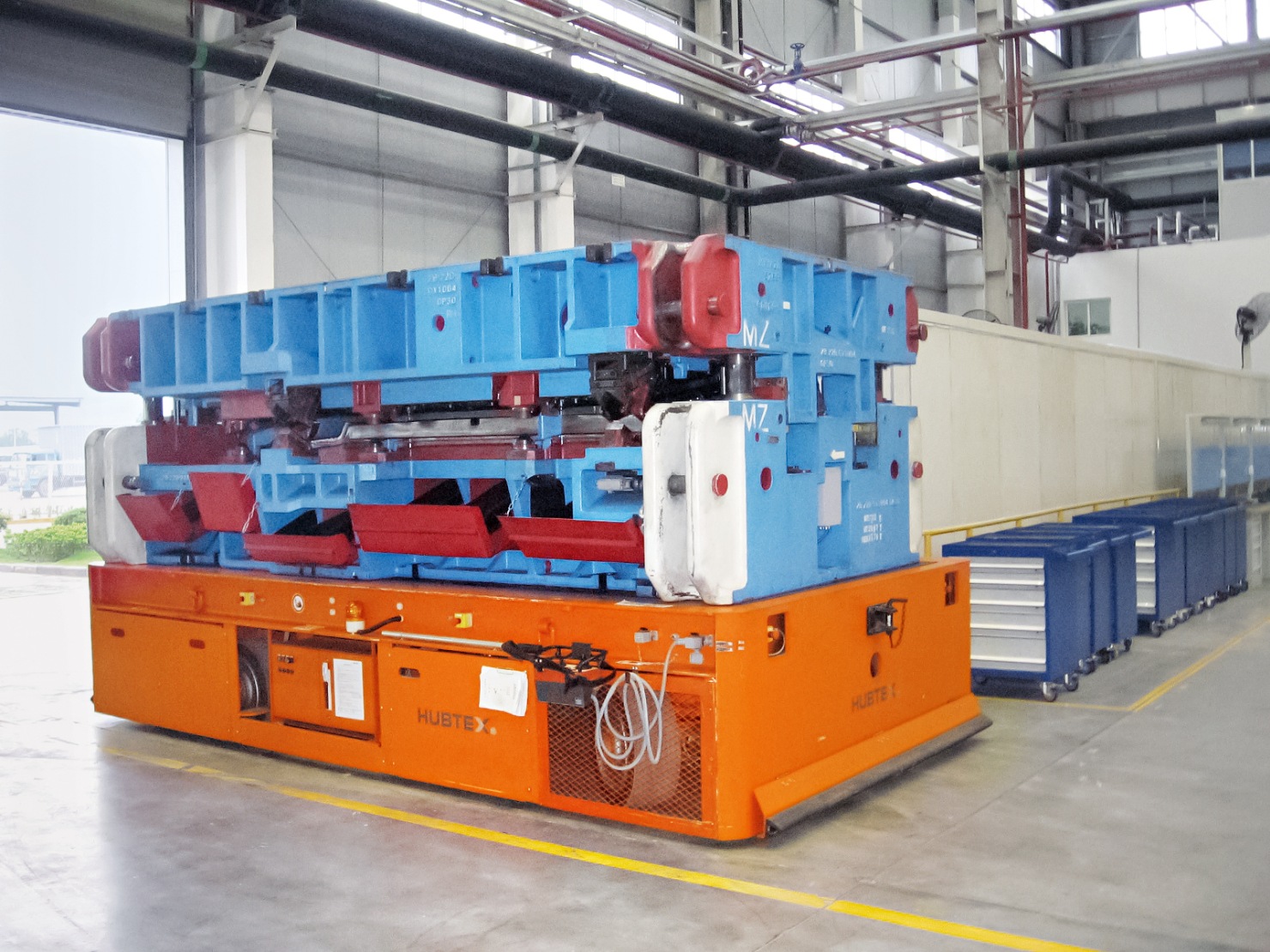 Platform transporters from HUBTEX in the automotive industry