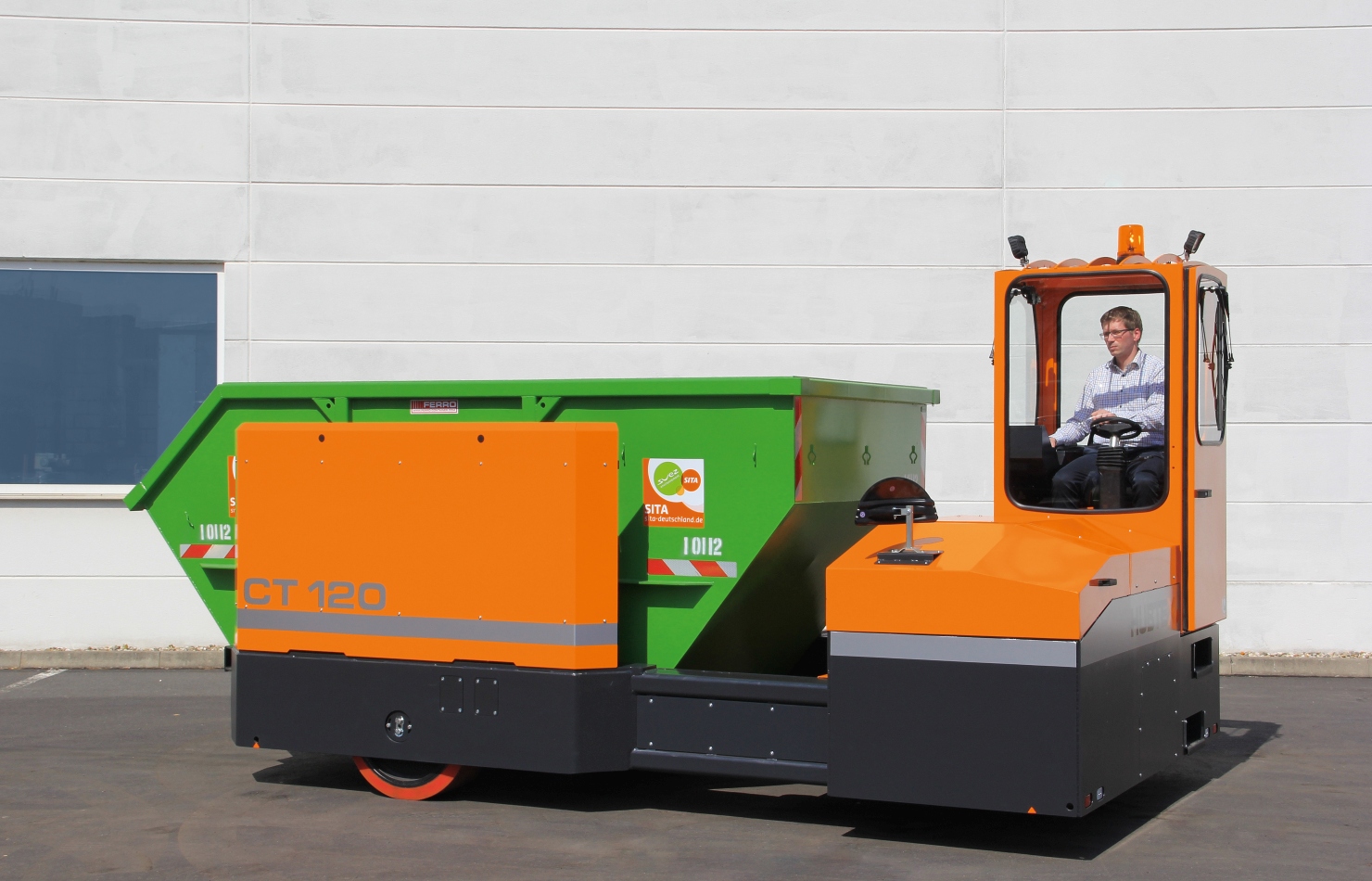 Container transporter with swivel arm from HUBTEX