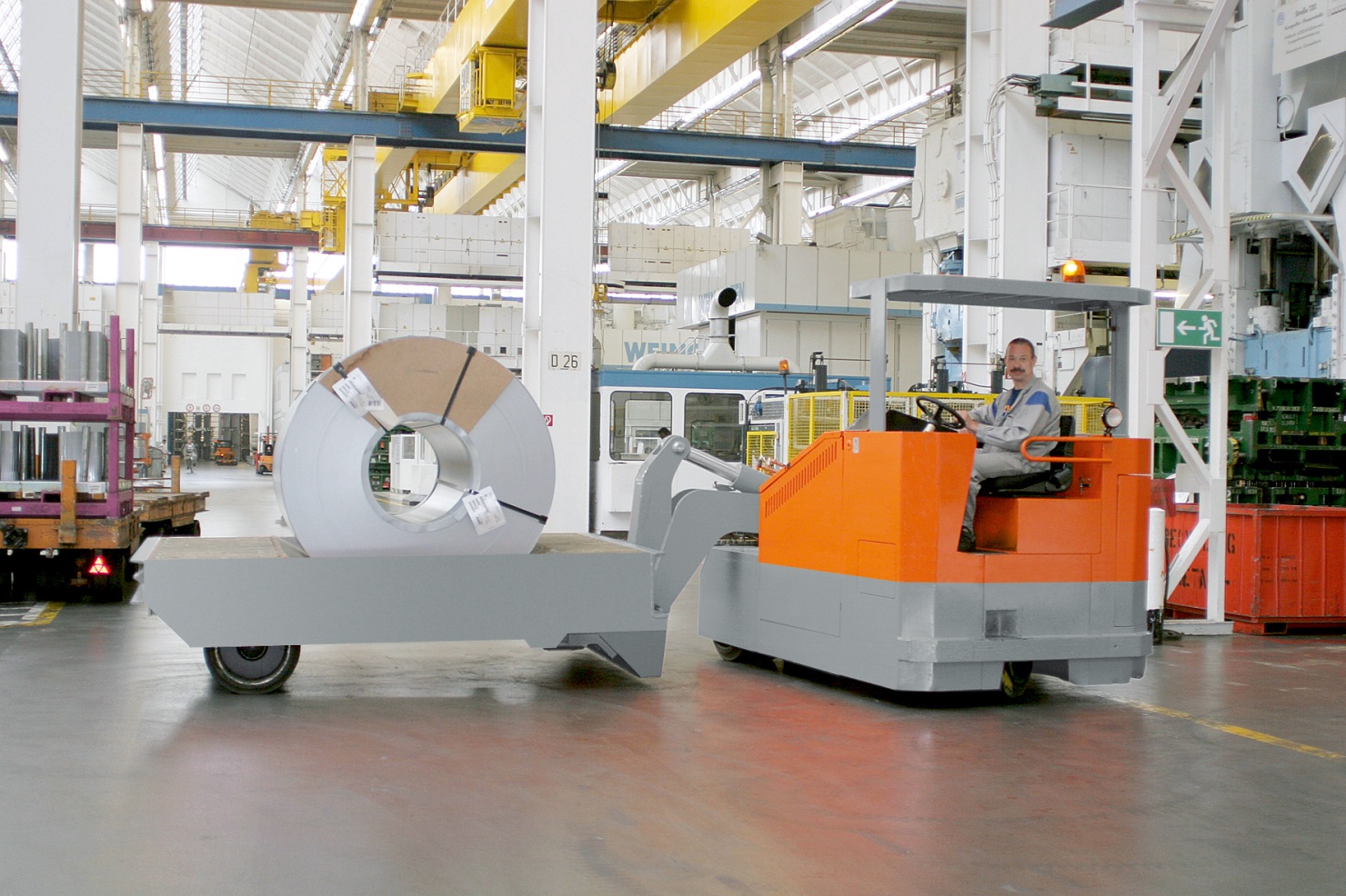Electric towing tractor in the sheet metal industry