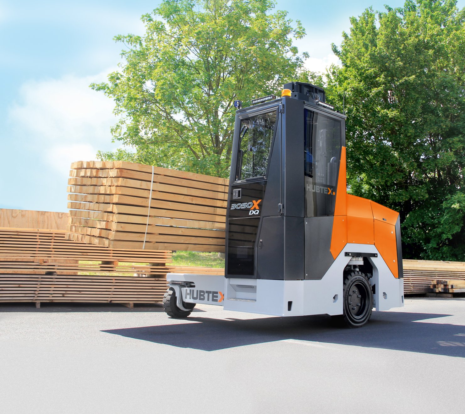 DQ-X sideloader from HUBTEX transporting timber