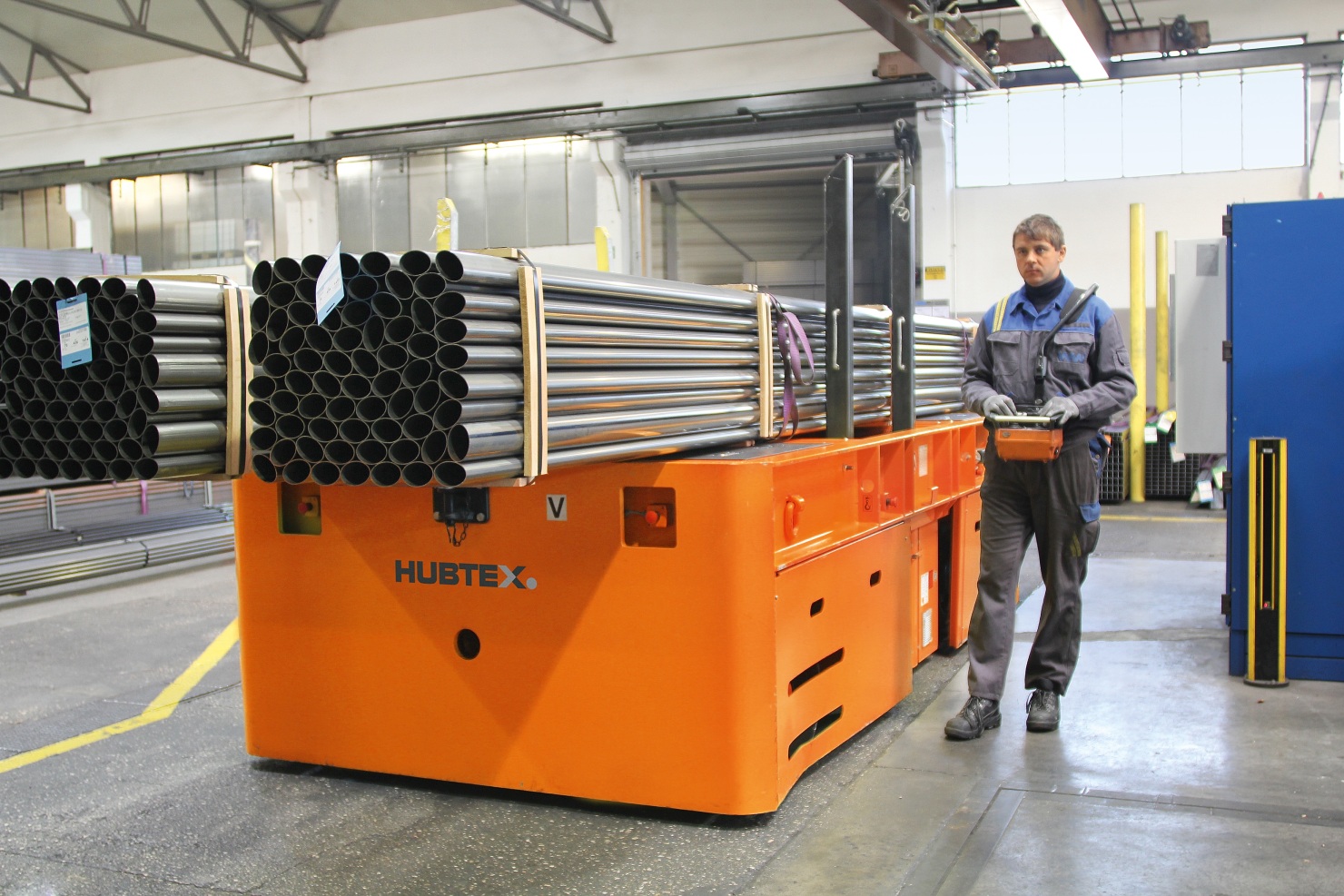 Metal pipes are transported by the HUBTEX SFB