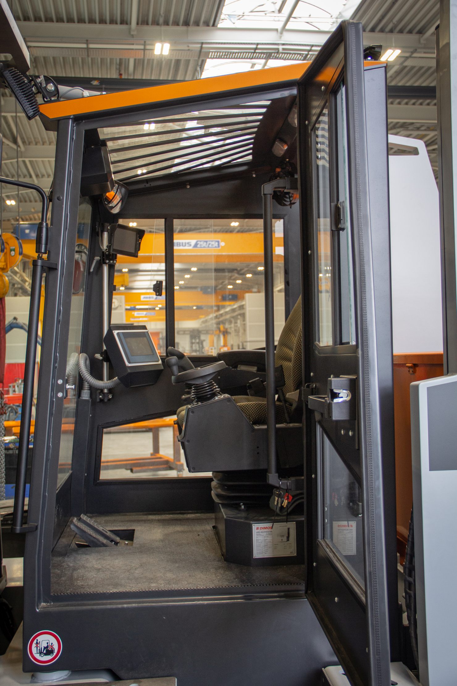 Kabina modelu RoxX jest wyposażona w wyświetlacz HIT3.