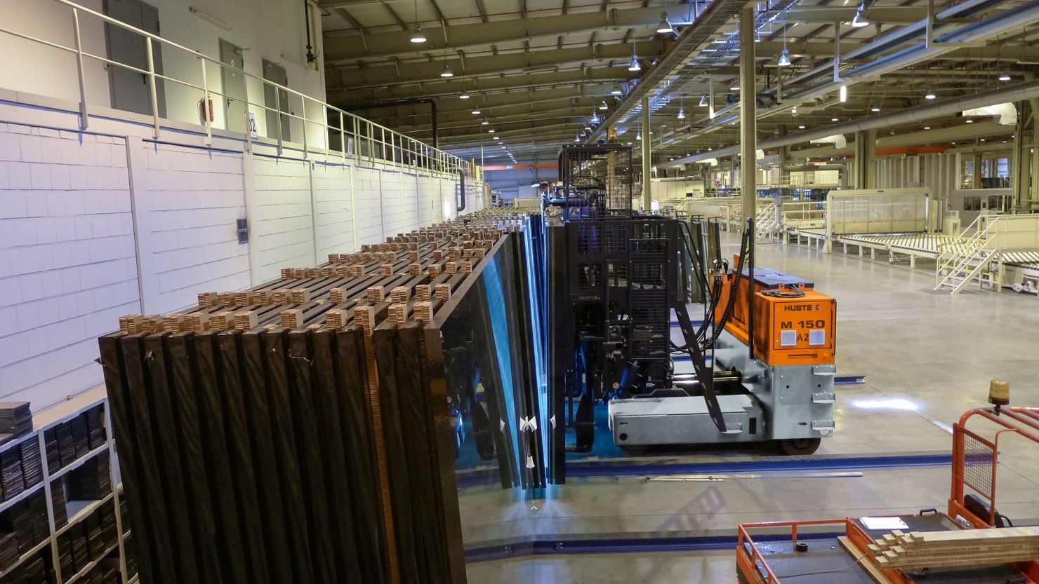 the HUBTEX multidirectional sideloader with stillage for carrying glass