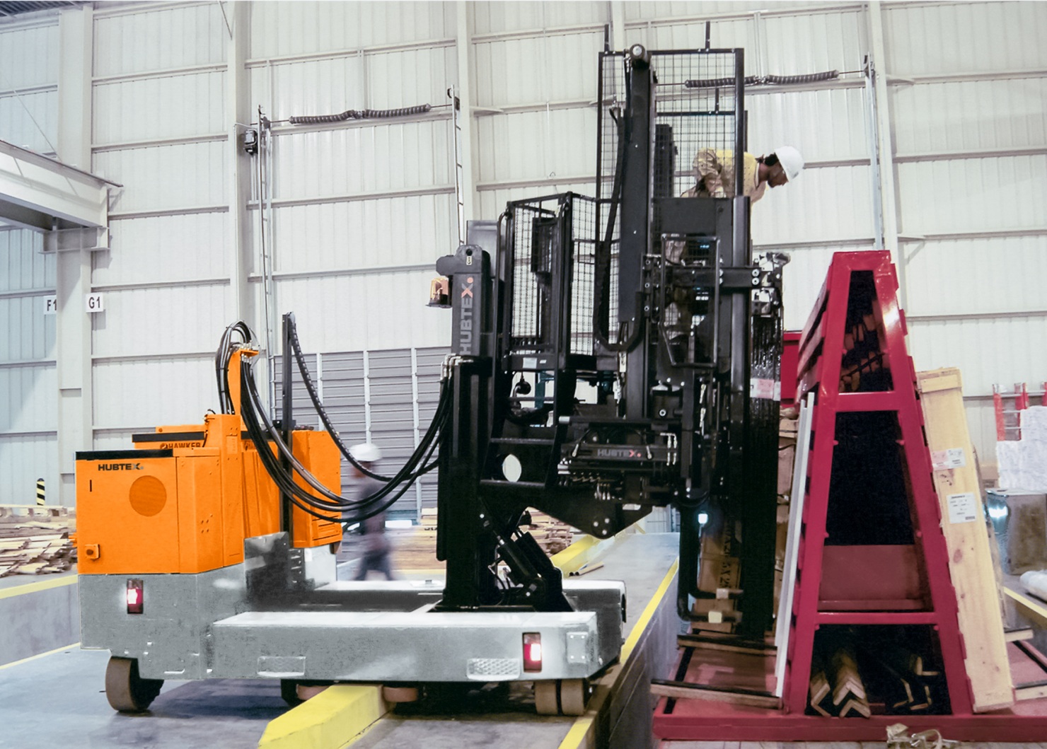 HUBTEX multidirectional sideloader for lifting glass loads with platform