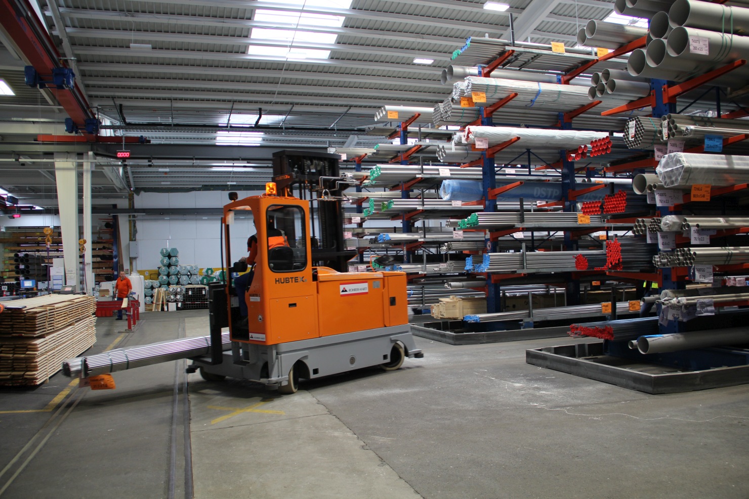 The HUBTEX MQ 40 sideloader being used in the steel trade