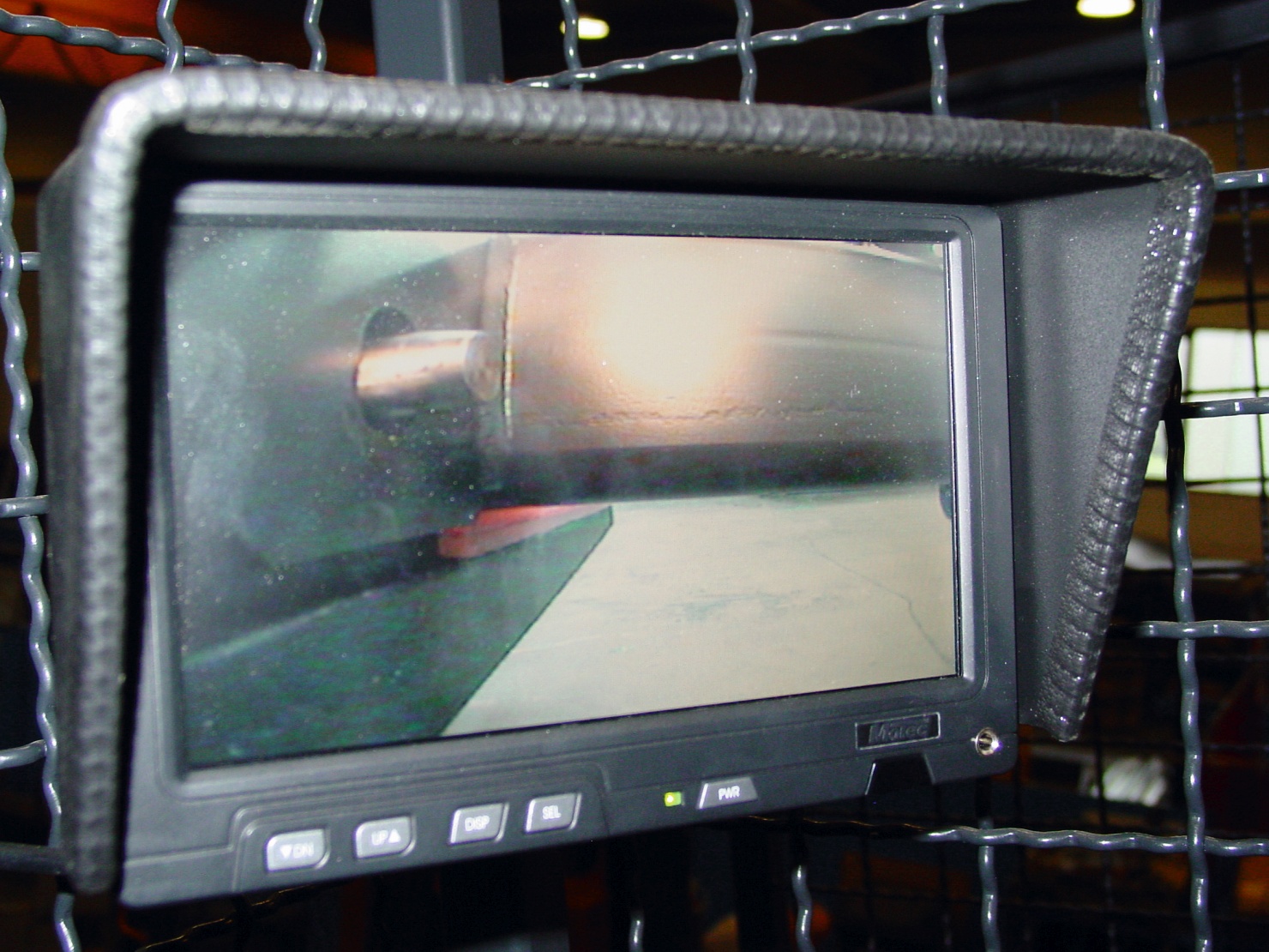 the camera system for monitoring the forks when picking up loads of glass