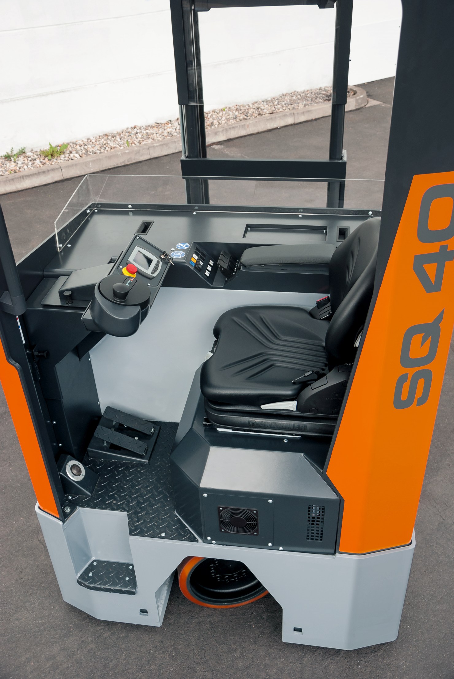 De cabine van het voertuig is op de bestuurder afgestemd.