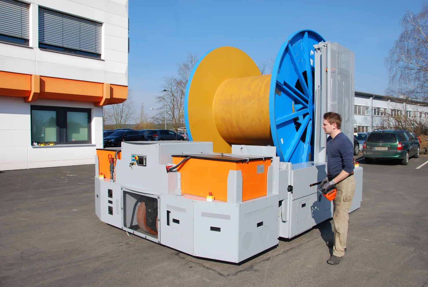 HUBTEX Trommeltransporter mit Funkfernsteuerung.