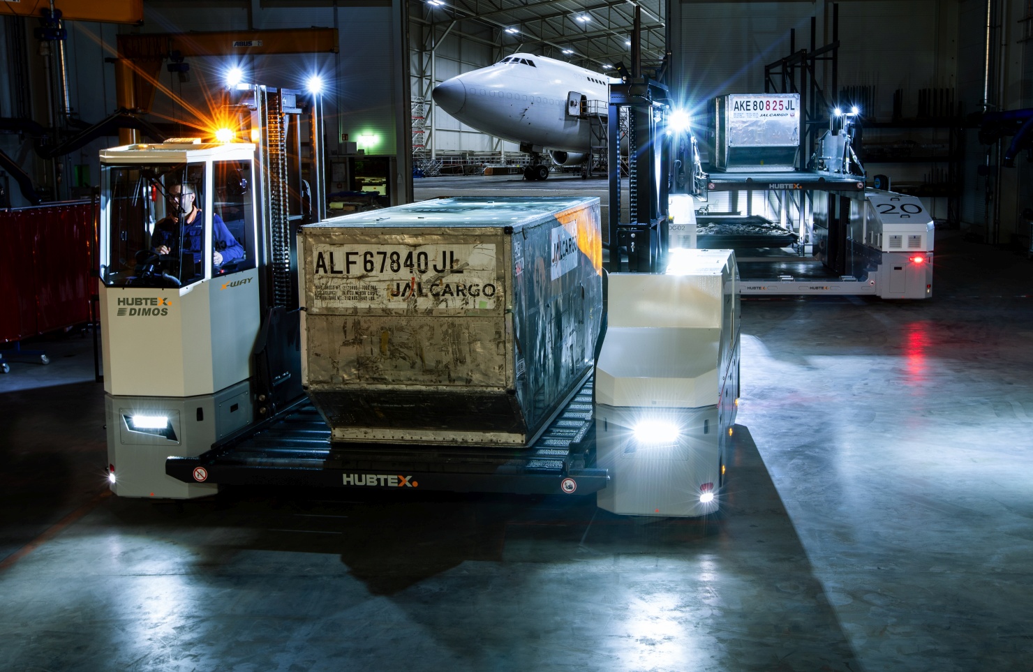 航空業界でのハンドリングプロセスにおけるHUBTEX | DIMOSのX-Way Mover
