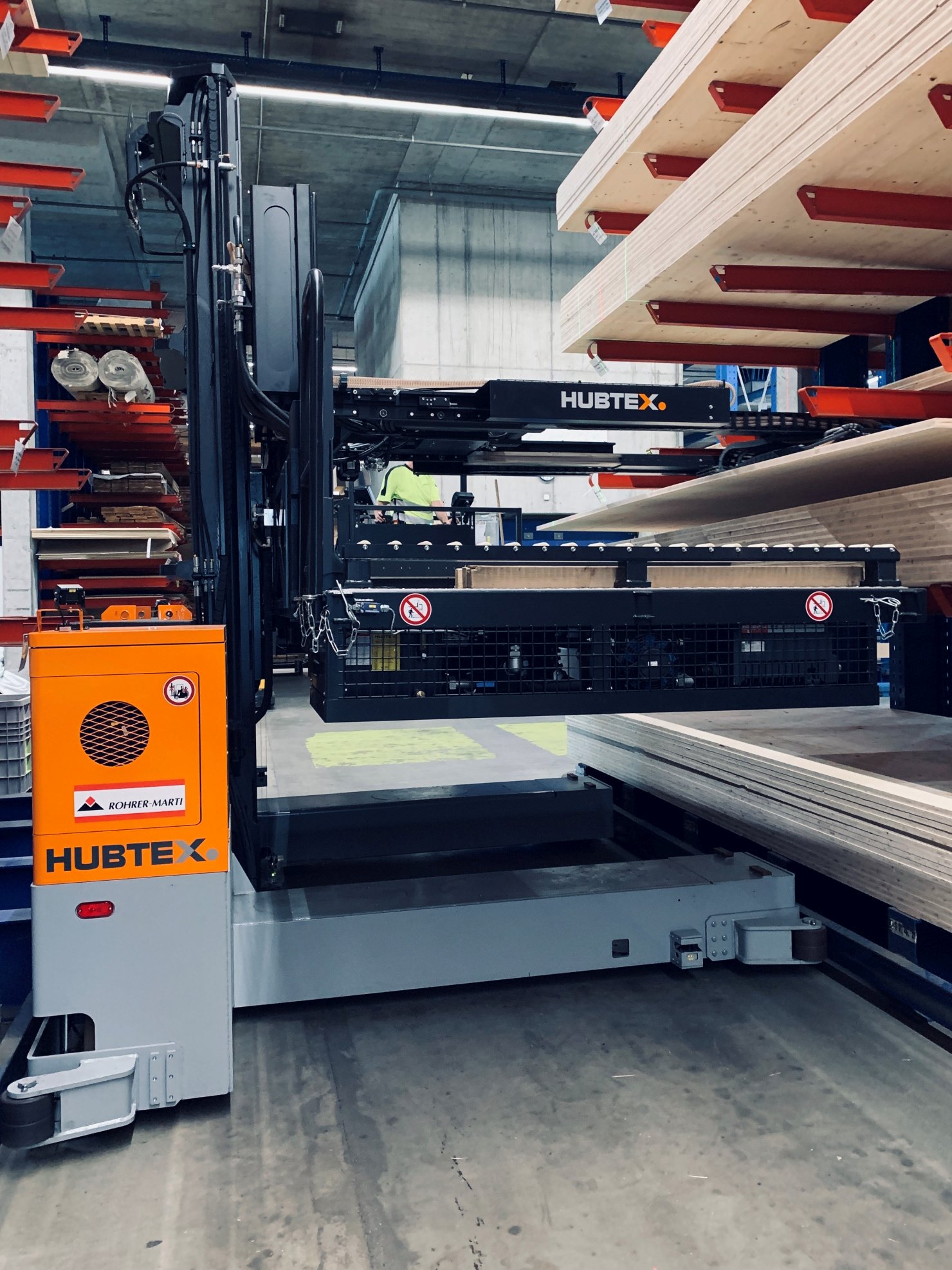 De elektrische dubbelzijdige orderpicker met meerwegbesturing MK van HUBTEX