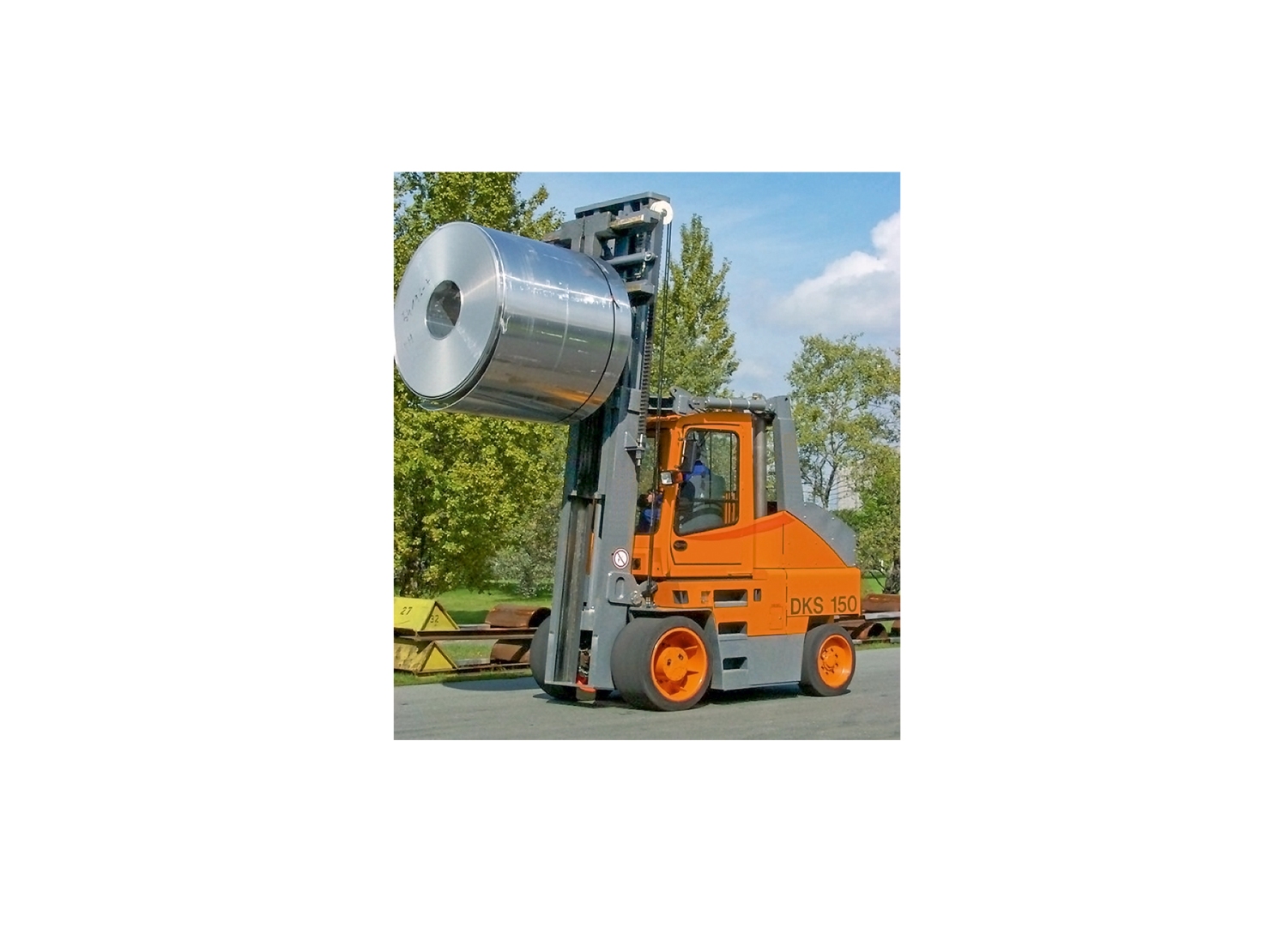 Empilhadeira compacta DKS 150 da HUBTEX