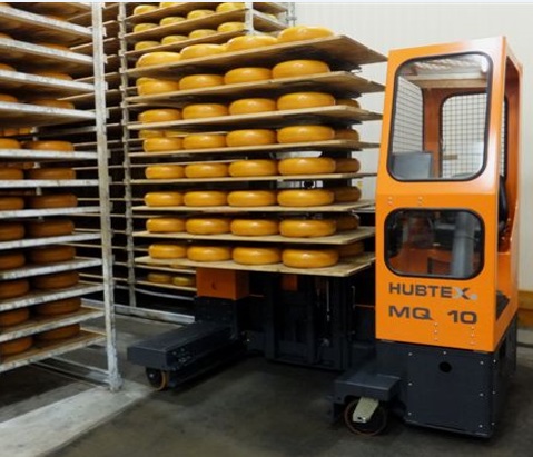 hubtex-lebensmittelbranche-käsetransport.jpg HUBTEX multidirectional sideloader with cheese