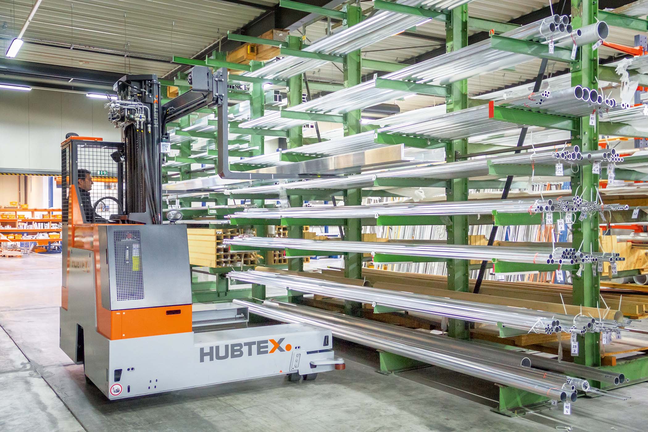 DS27 Seitenstapler transportiert Aliminium