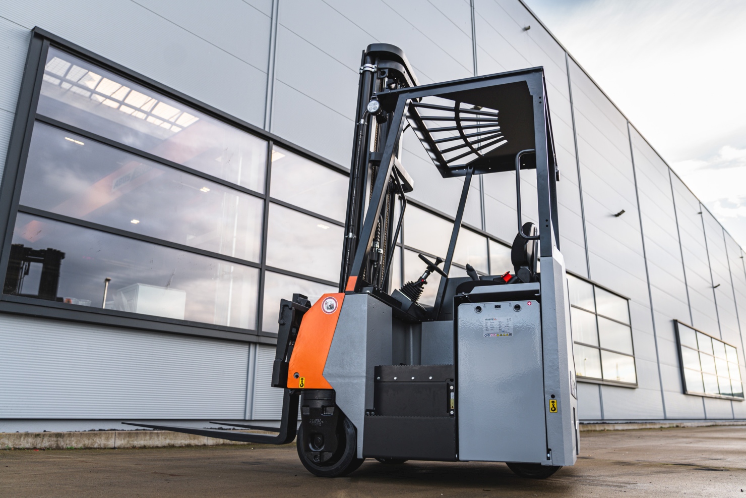 Multidirectional counterbalance forklift Flux_compact design