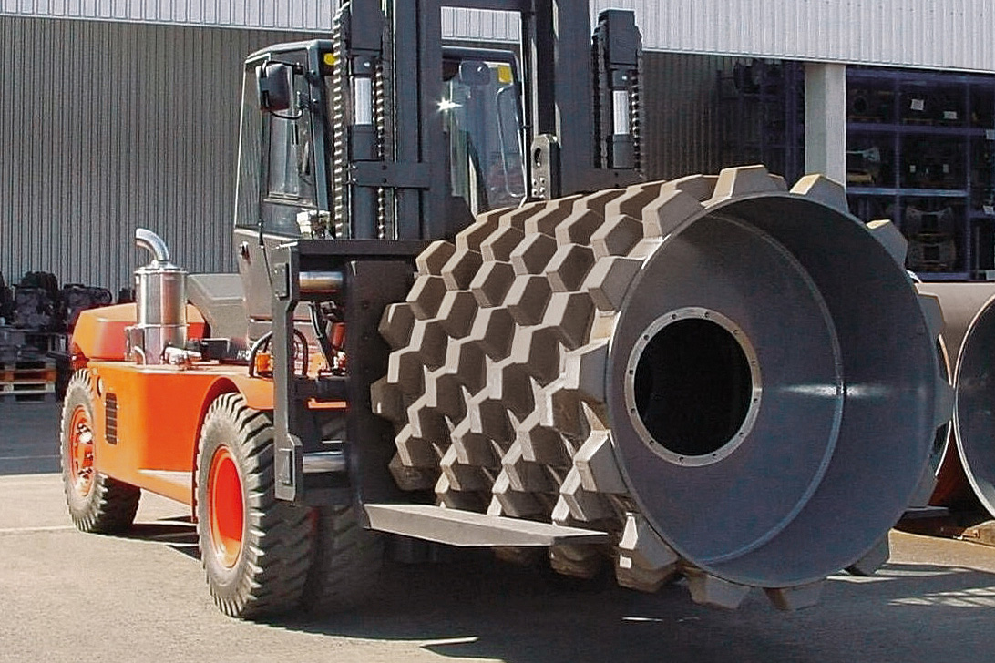 Forklift with heavy duty forks
