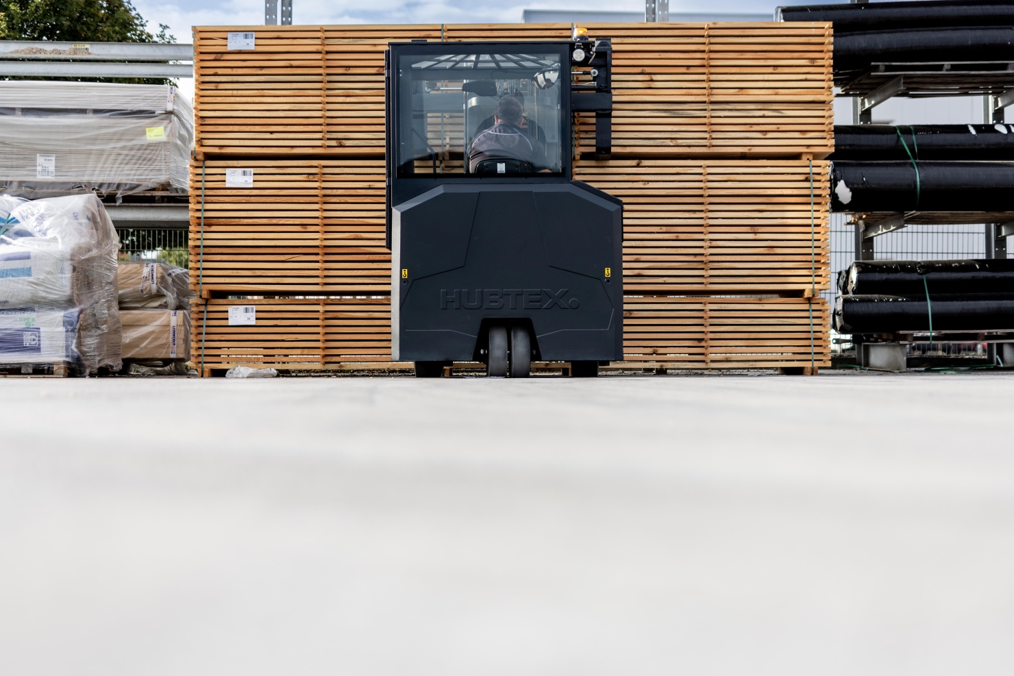 HUBTEX Multidirectional Counterbalance Forklift