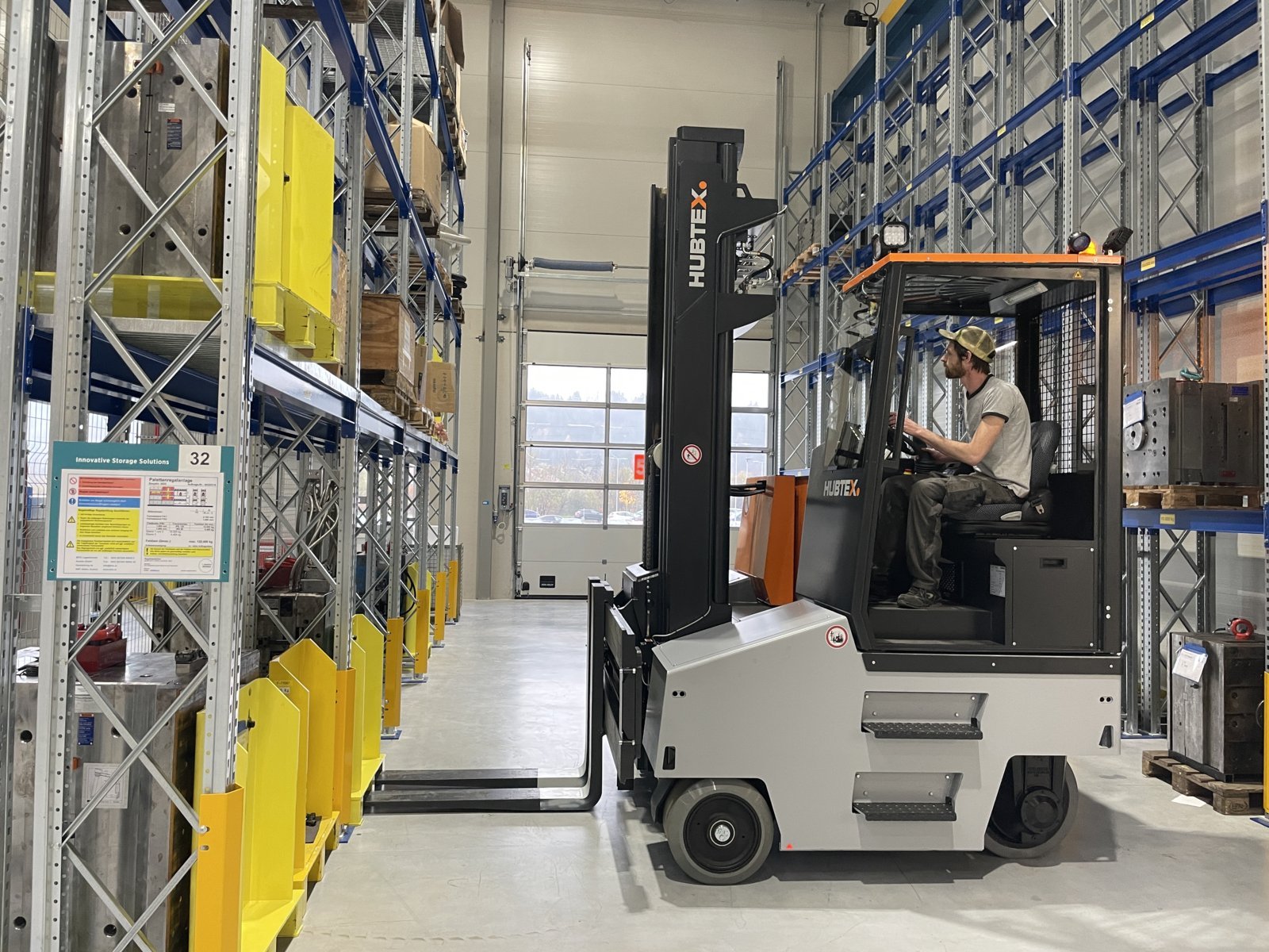 HUBTEX Multidirectional Heavy-Duty 15000lb Counterbalance Forklift