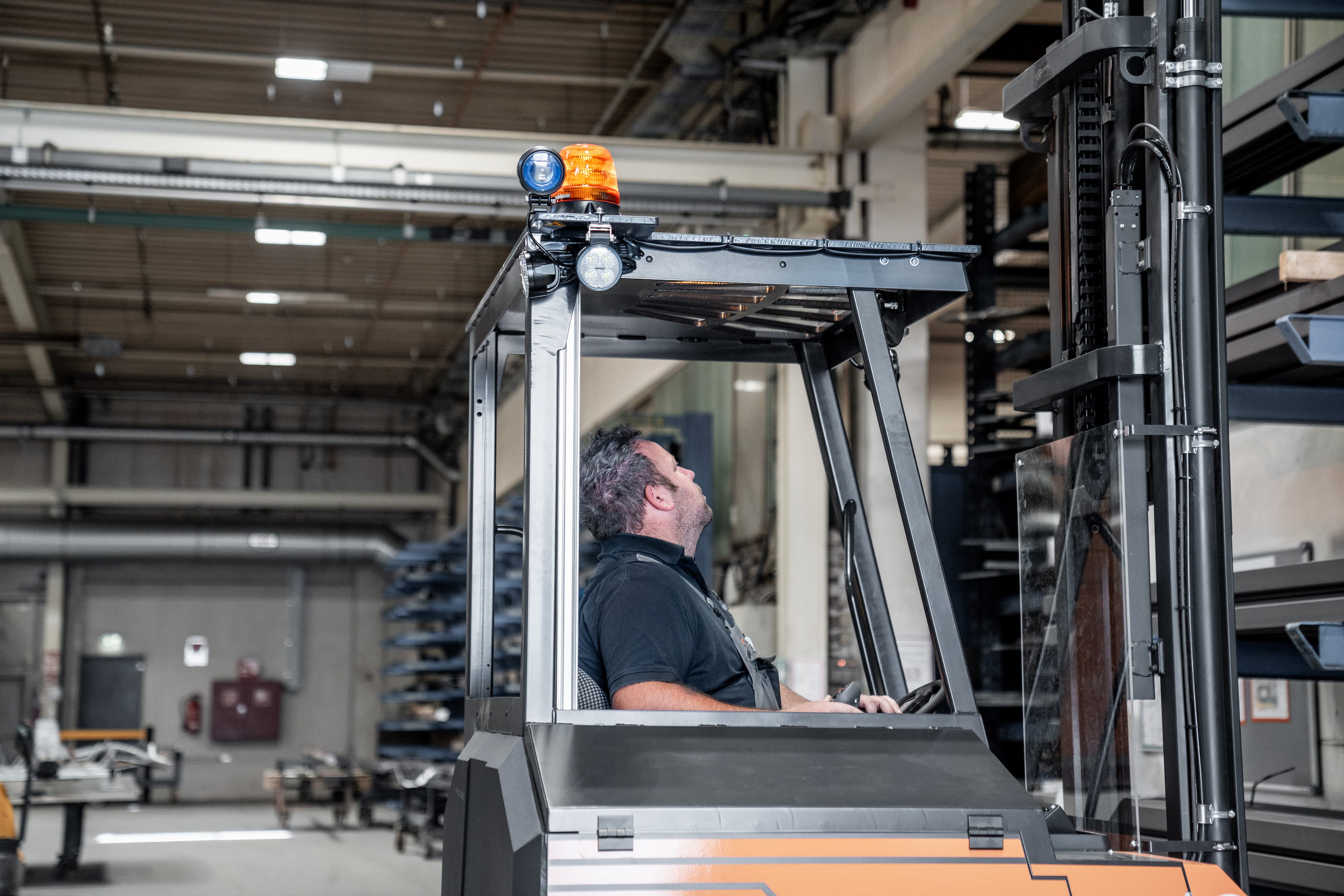 HUBTEX Multidirectional Counterbalance Forklift