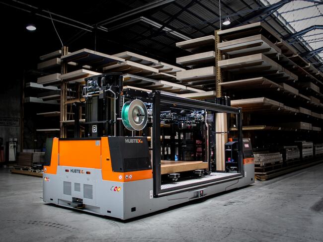 hubtex-ezk-holz-kommissionierer_1.jpg Hubtex EZK Holz Kommissioniersystem im Einsatz bei Kronospan