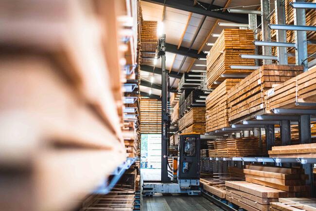 hubtex-meerweg-zijlader-nederland_2500px-8.jpg MaxX Mehrwegestapler im Holzhandel