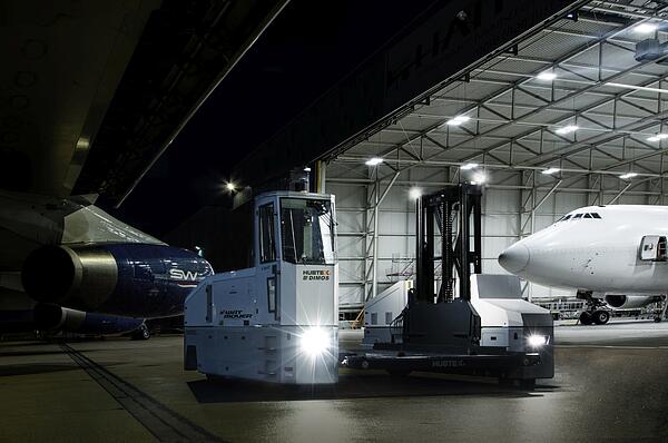 X-Way Mover von HUBTEX und Dimos im Einsatz am Flughafen