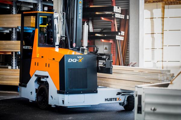 Hubtex Sideloader forklift is handling wood