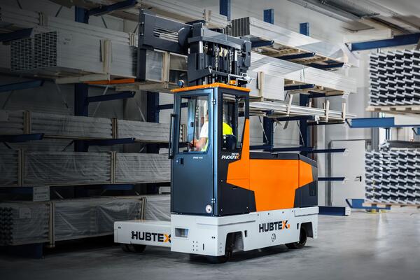 New Phoenix series of electric multidirectional sideloaders in operation