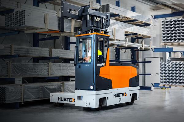 Phoenix ESTL multidirectionele vorkheftruck in de bouwmaterialenhandel