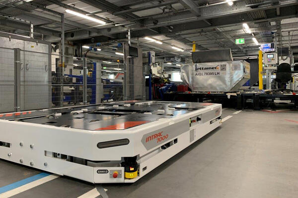 ULD Handling with a platform transporter