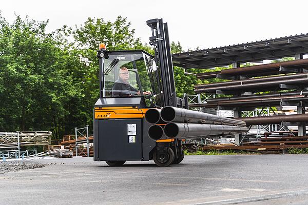 Multidirectional fork Flux 30 transports long pipe