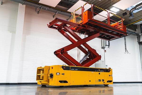 Hubtex EPL 03 omnidirektionale Plattform für die FAL Flugzeugmontage