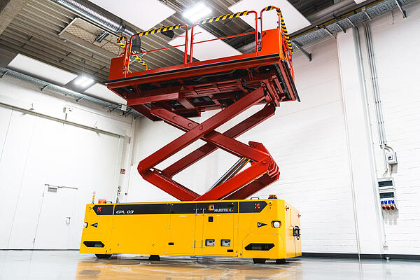 In aircraft maintenance, mobile platforms must protect sensitive surfaces such as wings and engines.