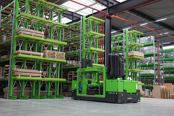 Elektro-Mehrwege-Kommissionierplattform EZK von HUBTEX