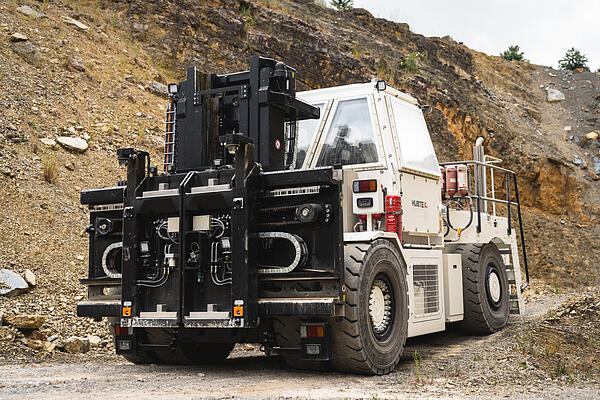 HUBTEX SF stacker for BGE close-up in the quarry