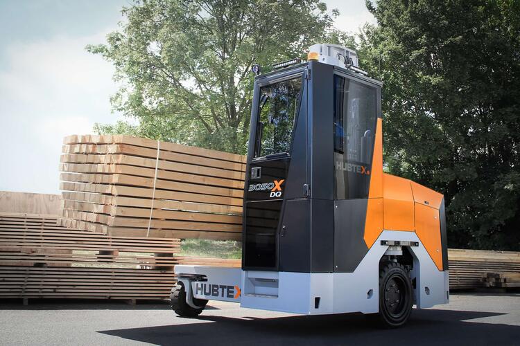 The HUBTEX DQ-X 3050 shows its best side when used for transport outdoors