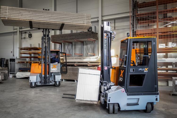 Manuseio de mercadorias longas e paletes com a FluX