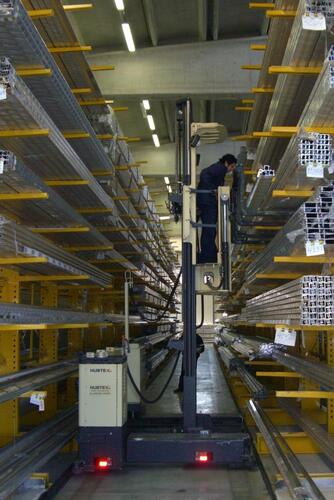 Der MU-OP bietet die Möglichkeit direkt von der Standkabine aus kommissionieren zu können