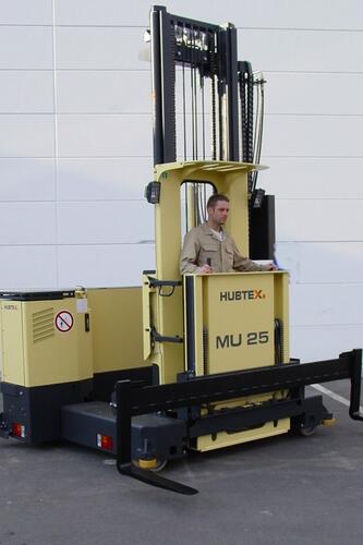 La MU-OP 25 equipada con la cabina para ir de pie para 1 operario