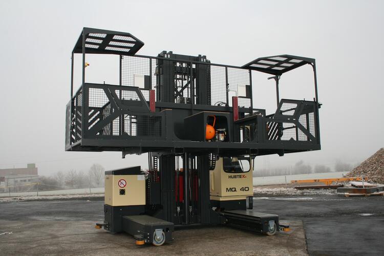 MQ 40 mit aufgenommener 2-Seiten Kommissionierplattform