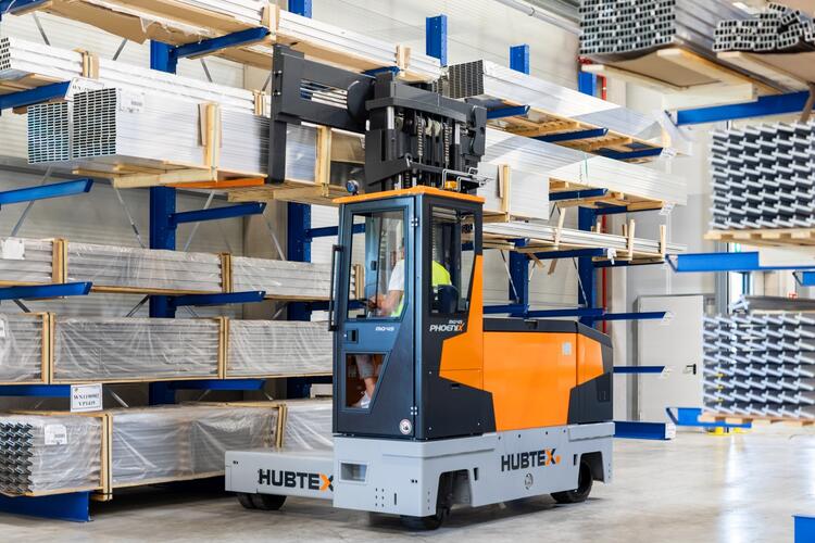 新しいPhoenixシリーズ マルチダイレクショナルサイドローダー 使用例