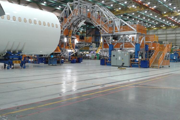 A stationary facility for the expansion of aircraft is being mobilized.