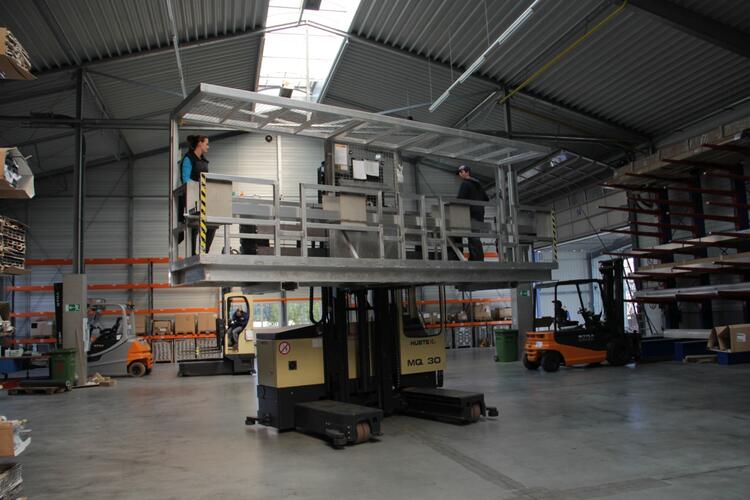 HUBTEX order picking platform in operation