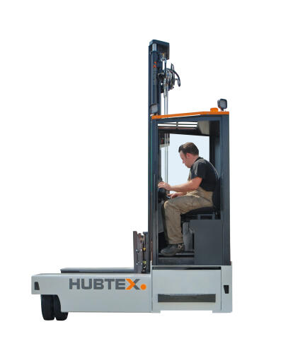 The cross-seat cab of the HUBTEX BasiX multidirectional sideloader