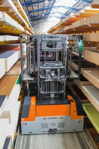 Plate-forme électrique de préparation des commandes des deux côtés du rayonnage EZK HUBTEX